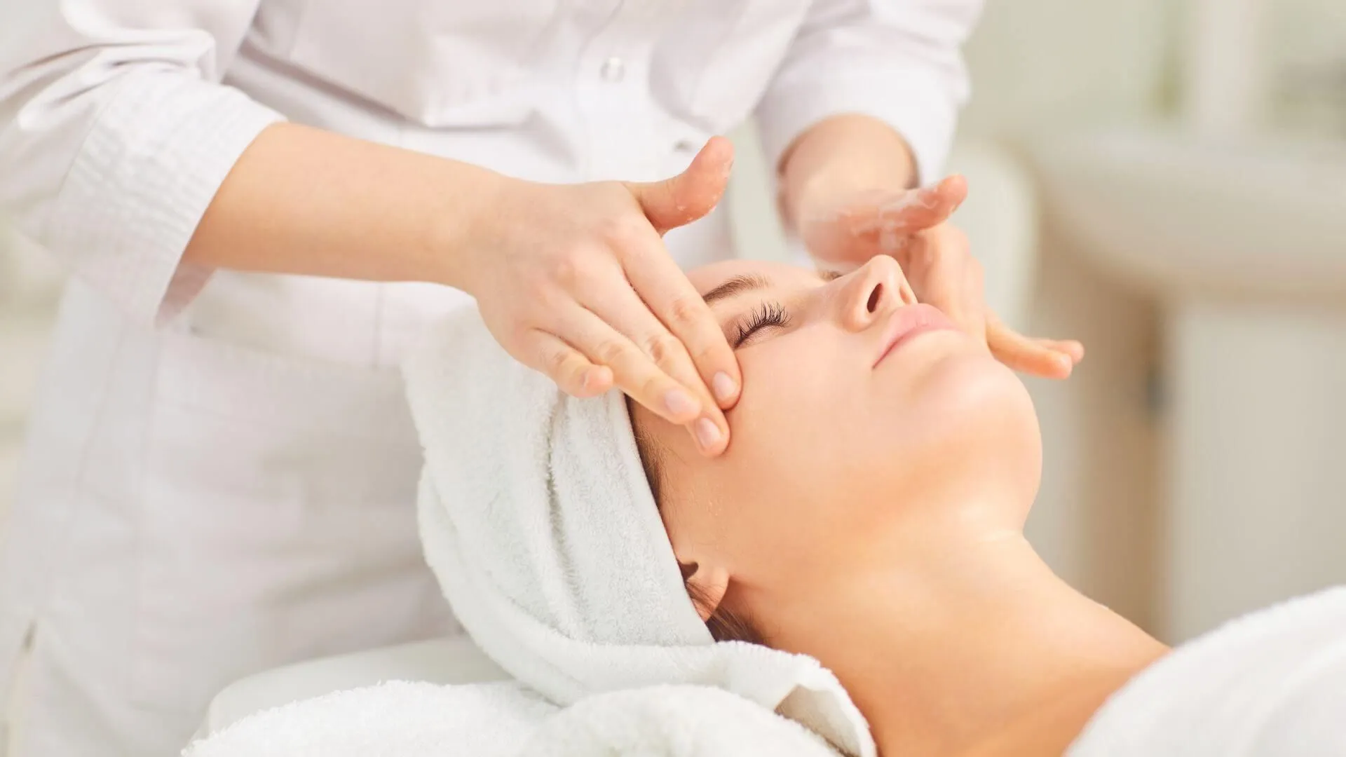 Best skincare routine for acne-prone sensitive skin